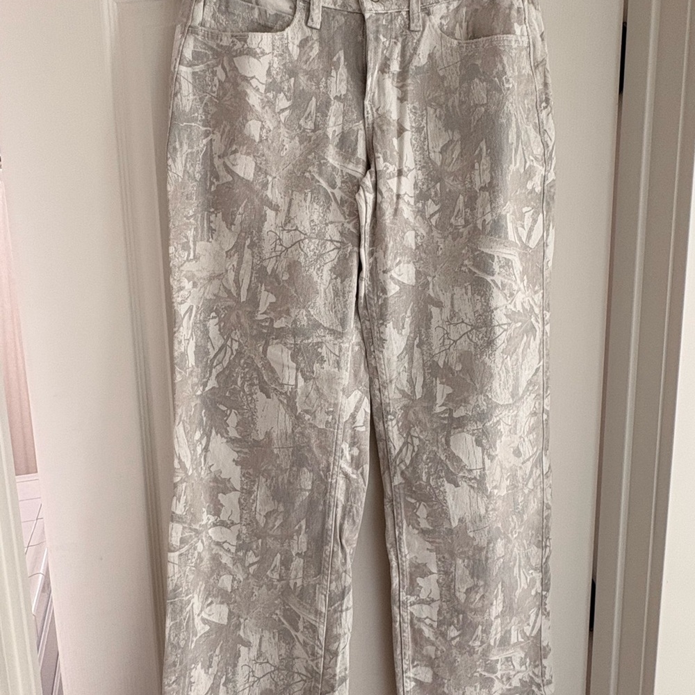 Hollister Women’s low rise baggy jeans camo type print